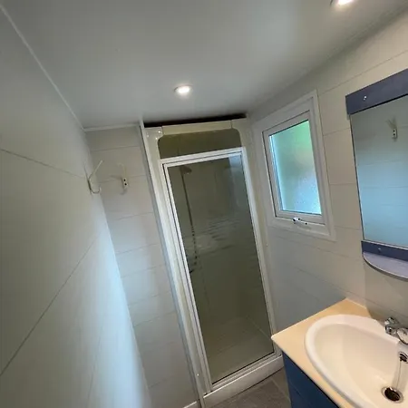 2/4 Personnes Dans Hoteliere *