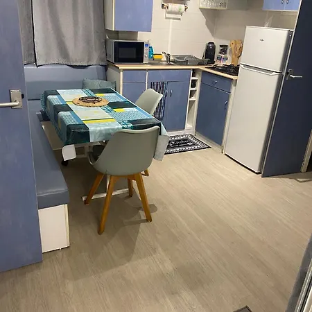 Holiday park 2/4 Personnes Dans Hoteliere Meyzieu
